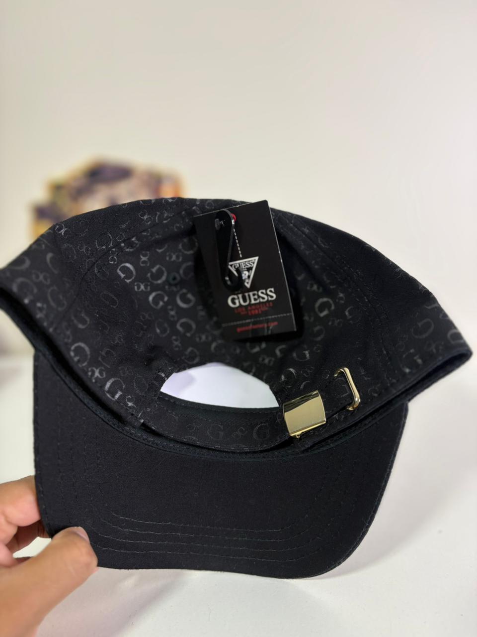 Gorra Guess
