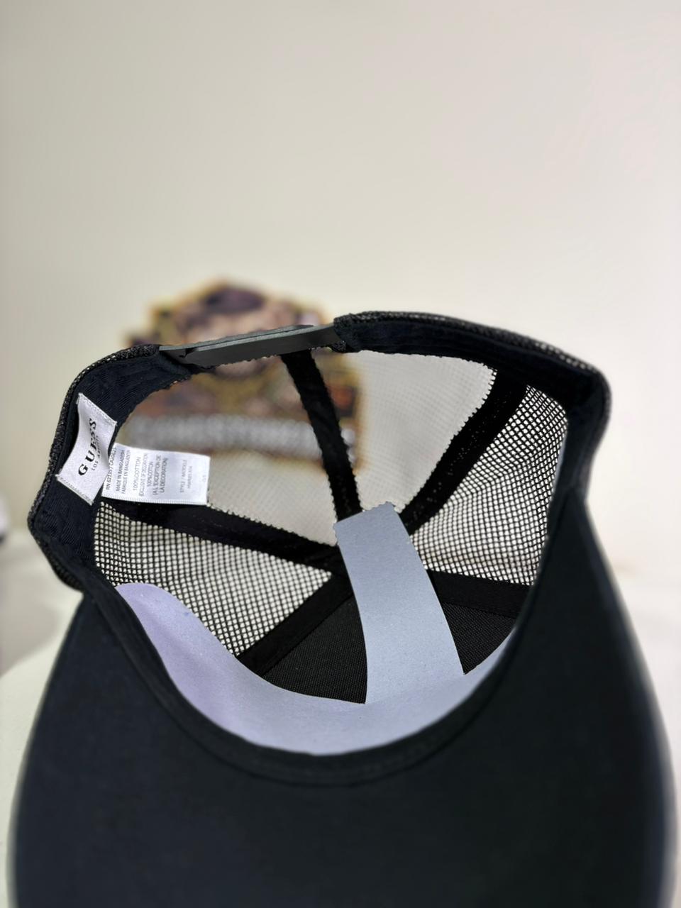 Gorra Guess